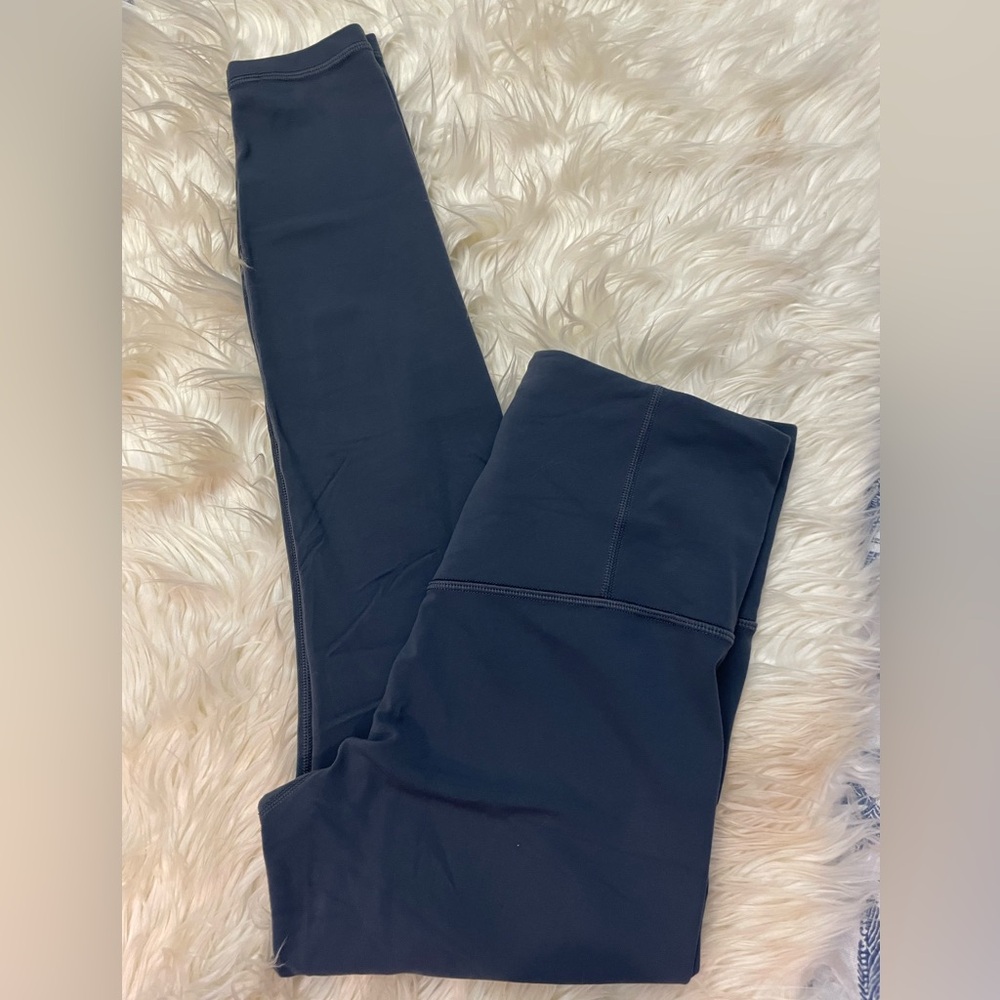 ATHLETA ELATION ULTRA HIGH RISE S/P LEGGING
Waist :13”
Inseam:24” - Picture 4 of 5